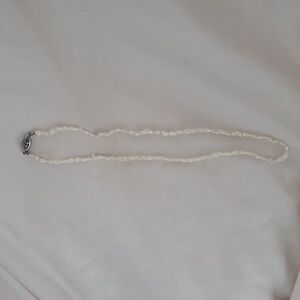 Freshwater pearl necklace in white